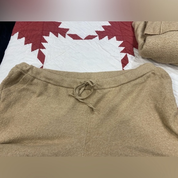 Barefoot Dreams Tan Knit Set. Too and Bottom Matching. Soft! Warm! Travelers BFF - Picture 2 of 7